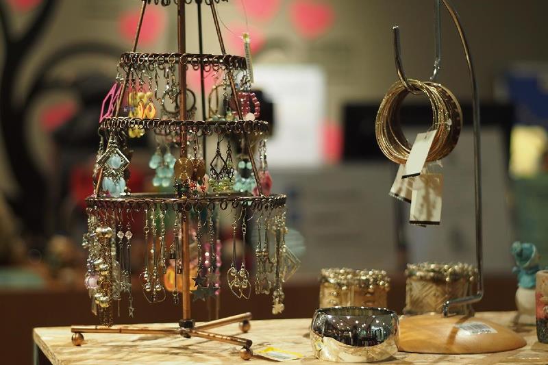 Bargain Basement s Datin Joanne Wong Encourages Takers To Champion 